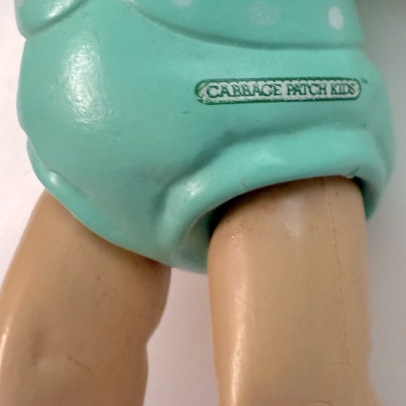 3 3/4โ Cabbage Patch Kid Figure PVC 3 3/4"Poseable Green outfit with Pink Spoon - Picture 4 of 8